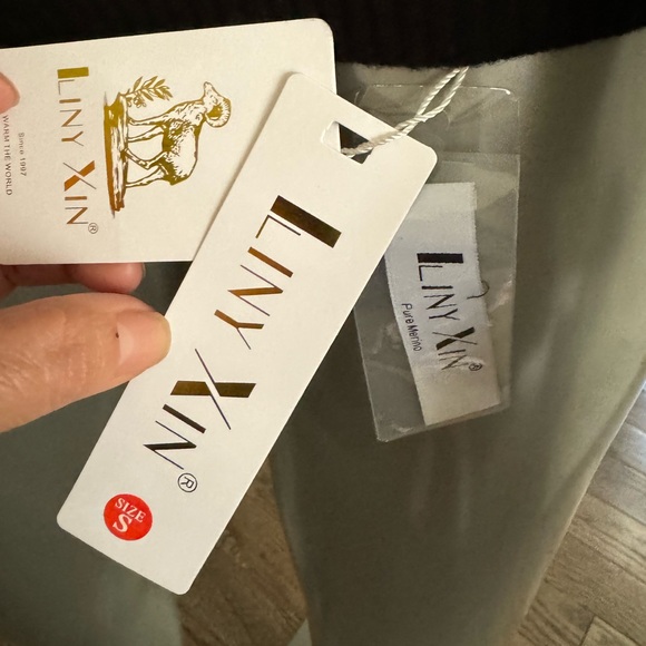 NWT! Brand new Liny Xin crewneck black 100% merino wool sweater - Picture 4 of 5